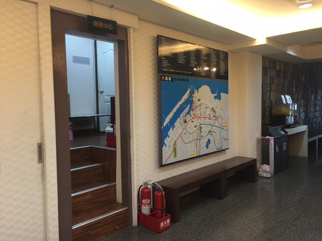 Long Siang Hotel Kaohsiung Bagian luar foto