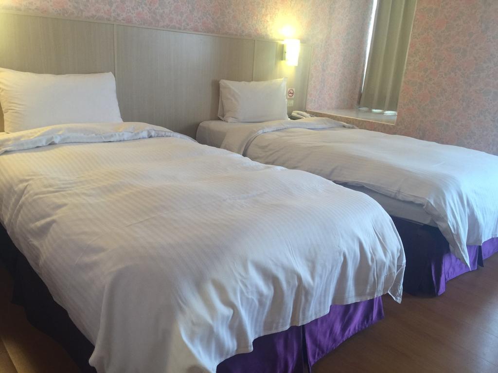 Long Siang Hotel Kaohsiung Bagian luar foto