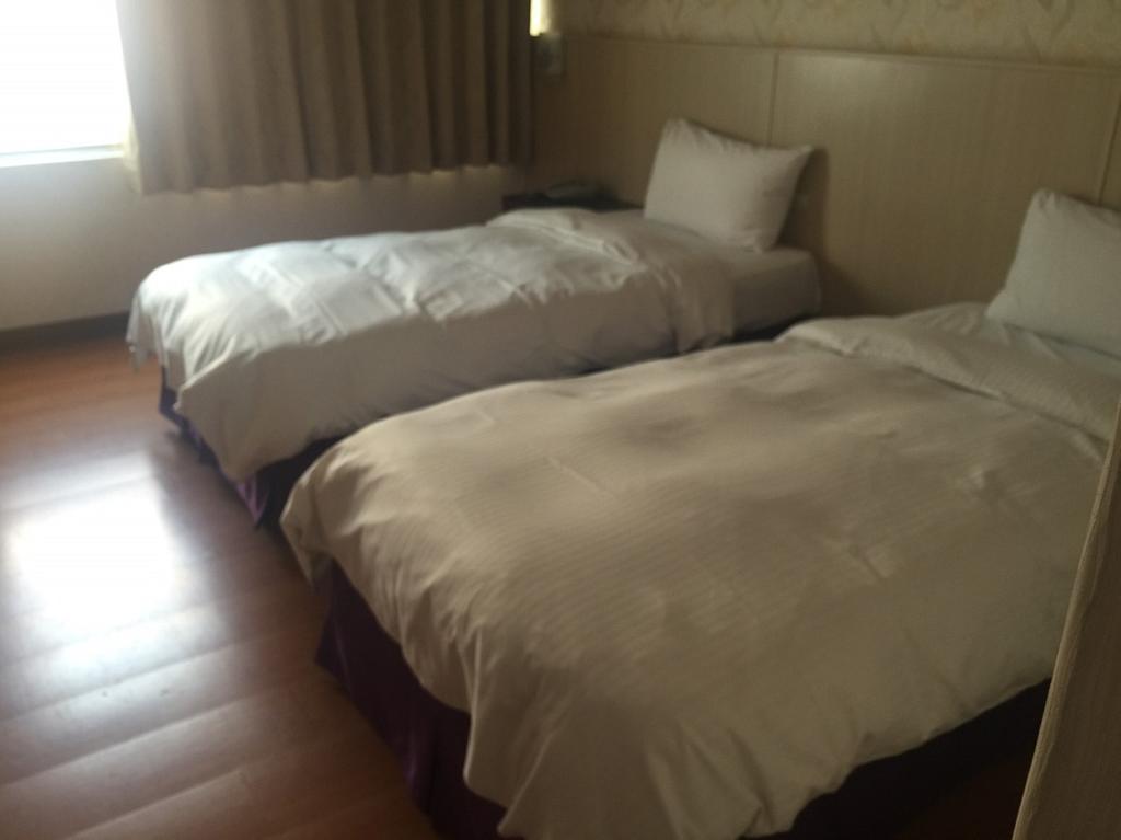 Long Siang Hotel Kaohsiung Bagian luar foto