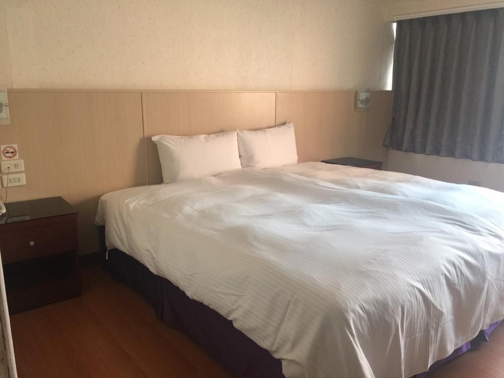 Long Siang Hotel Kaohsiung Bagian luar foto