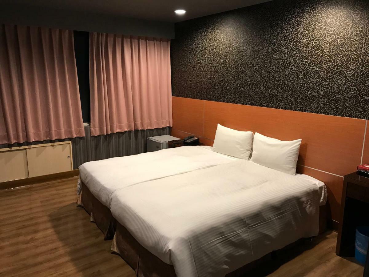 Long Siang Hotel Kaohsiung Bagian luar foto
