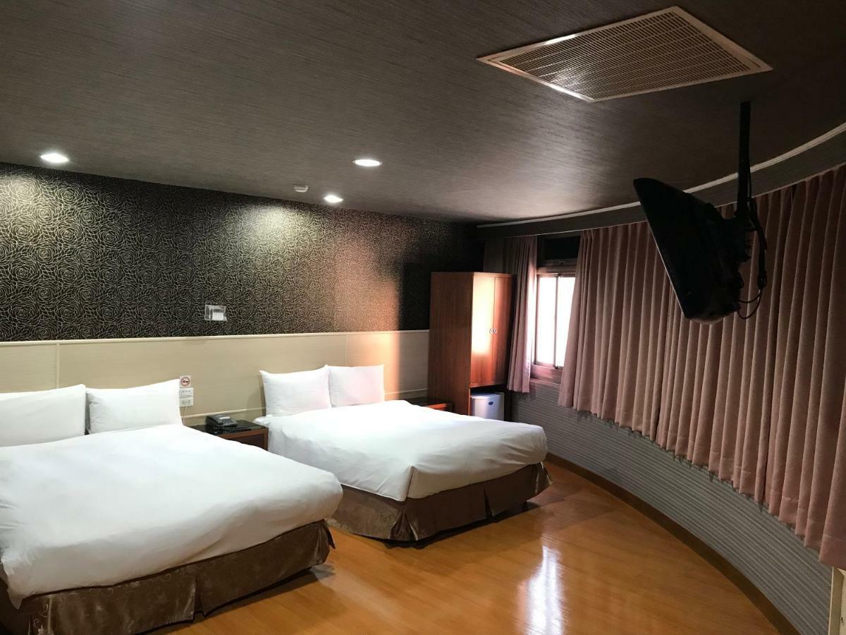 Long Siang Hotel Kaohsiung Bagian luar foto