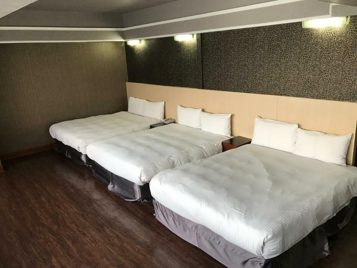 Long Siang Hotel Kaohsiung Bagian luar foto