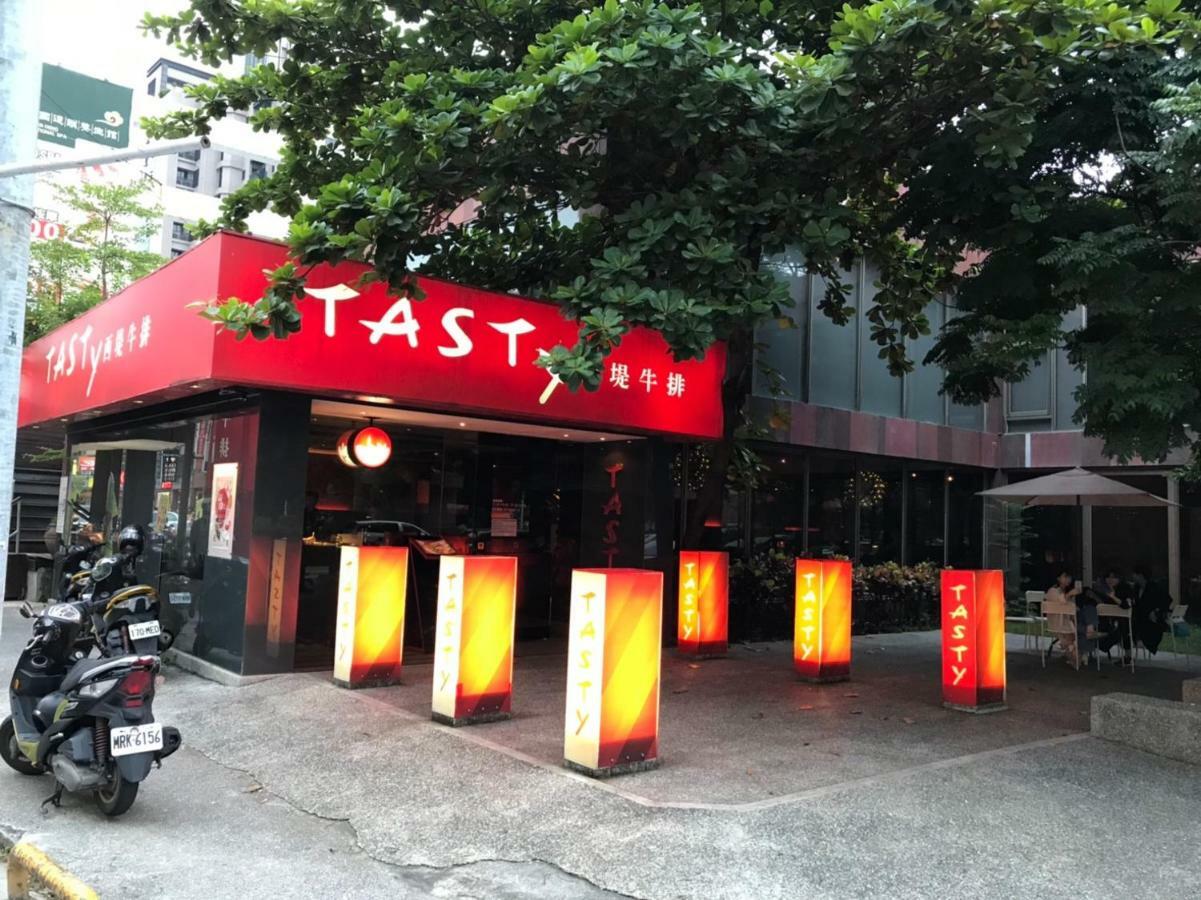 Long Siang Hotel Kaohsiung Bagian luar foto