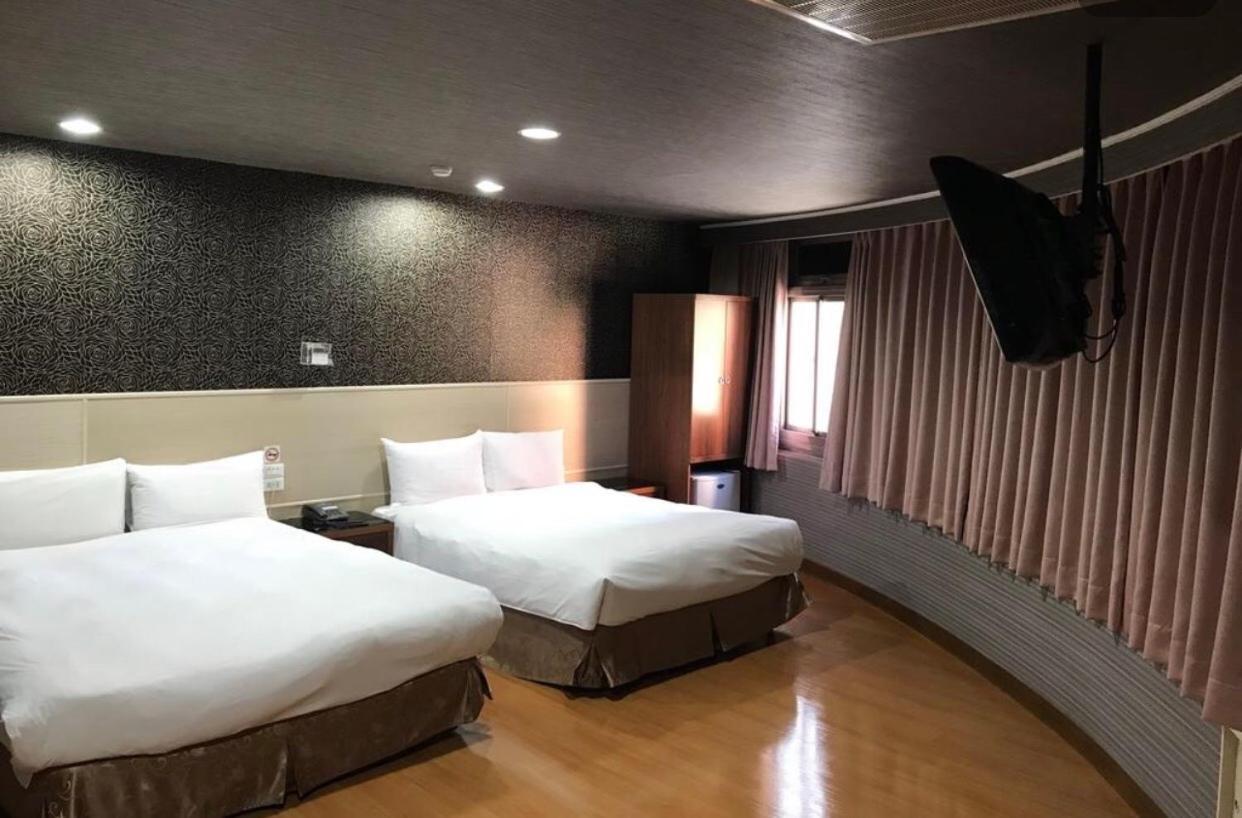 Long Siang Hotel Kaohsiung Bagian luar foto